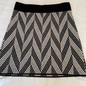 NWOT Ann Taylor Factory acrylic black and white skirt acrylic skirt, size S